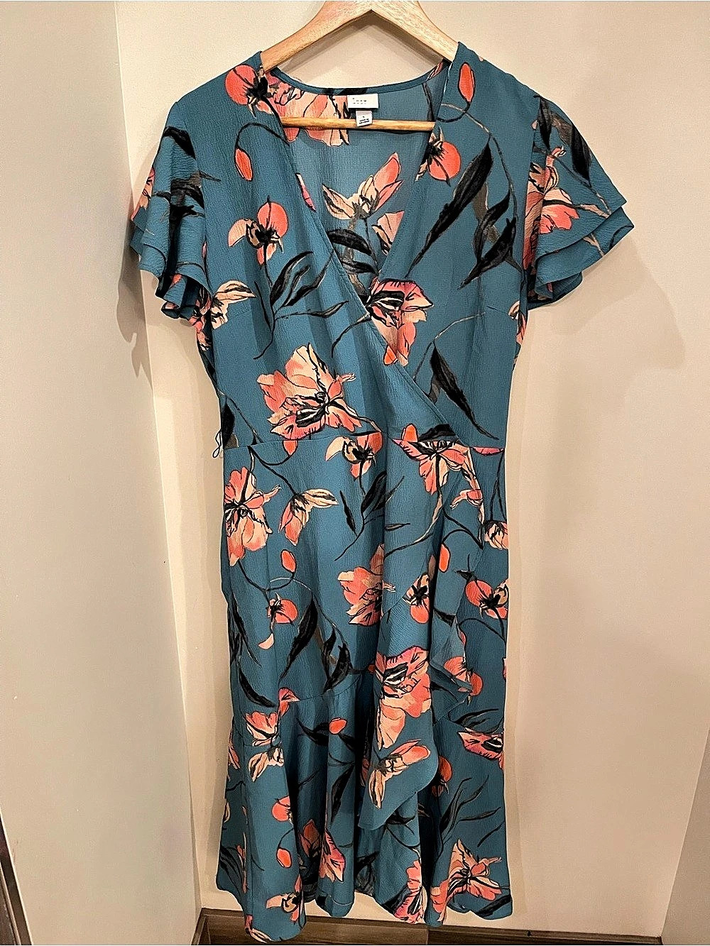 a.n.a new approach Floral Maxi Dress in Blue & Pink Size Large used good